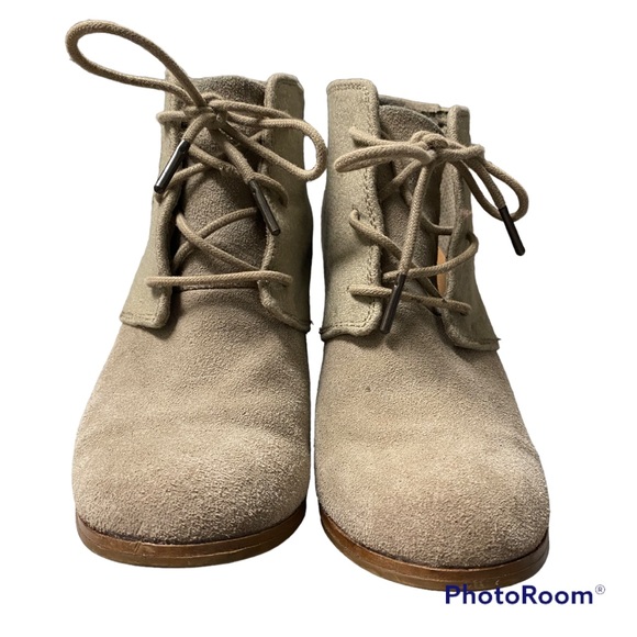 Toms | EUC size 7 lace up Lunata bootie in Desert Taupe Suede - Picture 2 of 6